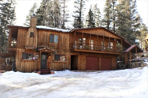 Ridgeview Lodge in Red River