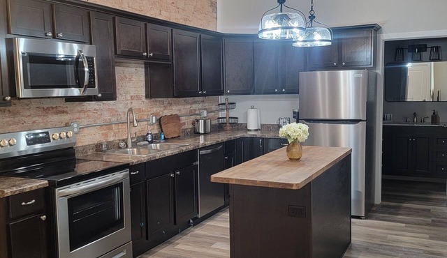 River Front Apartment. 40 min to Cedar Point/Lake Erie/Put-In-Bay!