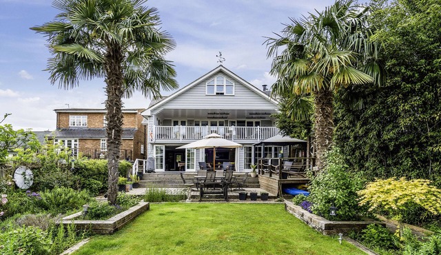 RIVER HAVEN - RIVER THAMES FRONTAGE HOUSE in Thames Ditton in Thames Ditton