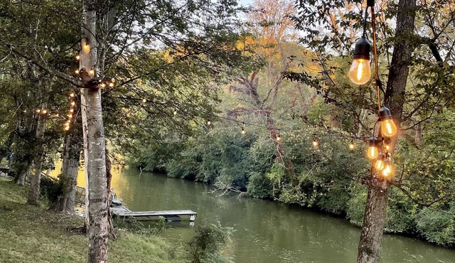 Riverfront Cottage 25 Minutes To Downtown!