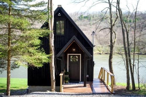 Riverfront, Modern A-Frame on the Allegheny River, Perfect for a Romantic Weekend to Unwind in Parker
