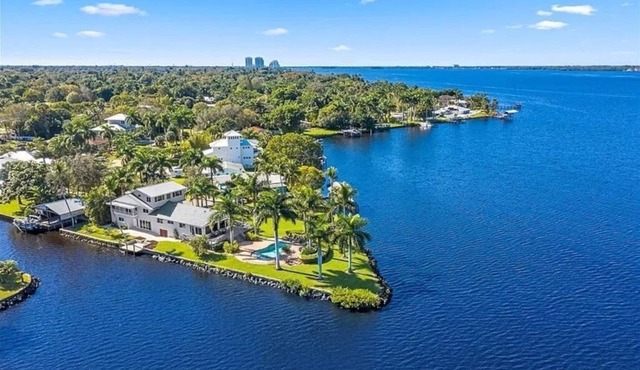 Riverfront Paradise Sunrise to Sunset 180 degree view of Caloosahatchee River