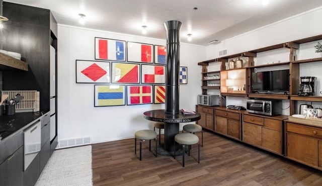 Riverfront Retreat - 2 Units - 3BR - Free Parking