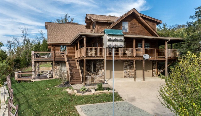 Riverview Log Cabin Lodge Near Creation Museum & Arc Encounter