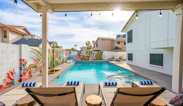 Rock Climbing Wall~Pool& Mini Golf~Game Room~Mural