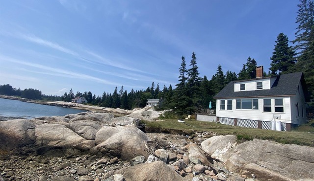Rockmere Cottage - Classic Cape, Oceanfront
