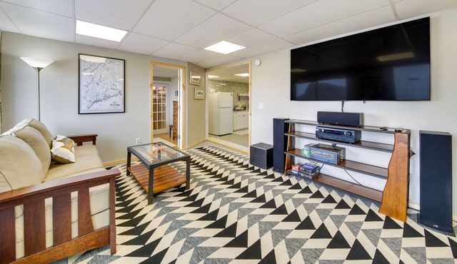 Rockwood Condo w/ Shared Dock + Lake Access!