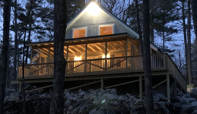 Rocky Haven: Tranquil Lakeside Cottage Near Acadia