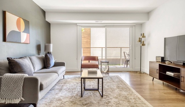 Roomy Menlo Park 2BR w/Pool, W/D, Gym, near 82, 101, 280, by Blueground