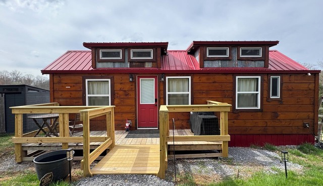 Rustic 2 bedroom Tiny Home in charming Bybee