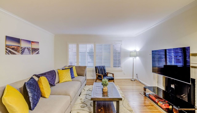 RUSTIC/MODERN DESIGN, OASIS CITY GETAWAY/NEAR SFO