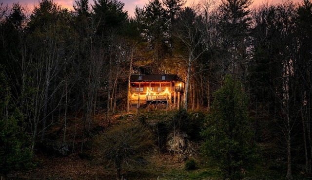 Rustic-Modern Log Cabin Getaway: Family-Friendly, Quiet Ranch, Wildlife at Your Door in Clyde, North Carolina in Clyde