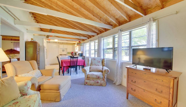 Rustic Retreat Across from Lake; Family Friendly!