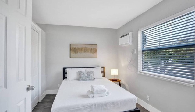 Rustic Retreat | Pool, Parking & Las Olas