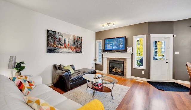 Ruth - 4 Bdrms, Central AC, Bbq & Fenced Yard in Edmonton