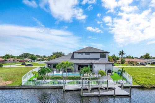 Saltwater Playhouse 1005 Luxury Pool & Spa Home w/Game Loft and