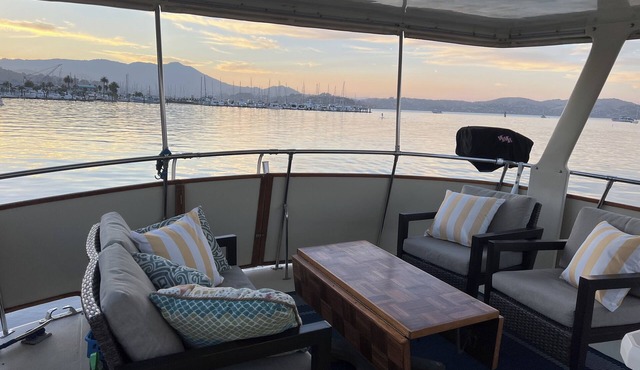 Sausalito Floating Gem: A Charming Stay by the Bay
