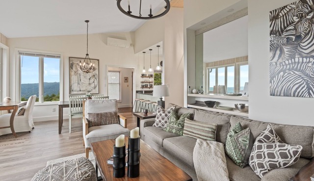 Scandinavian modern retreat with sweeping mountain views - shuttle to slopes