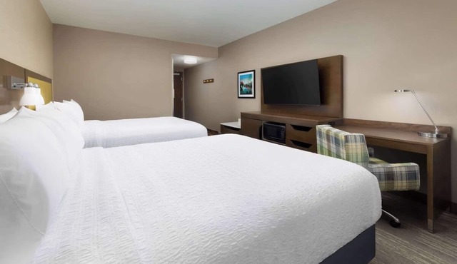 Scenic Getaway with Breakfast, Pool & Hot Tub Close to Yosemite Trails | 3 Units