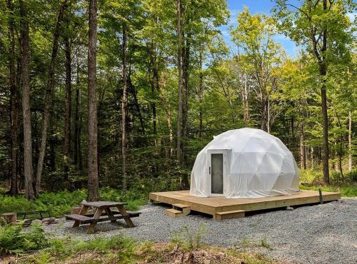 Scenic Mountain View Dome Retreat with Cozy Wood Stove in Lincoln, Maine
