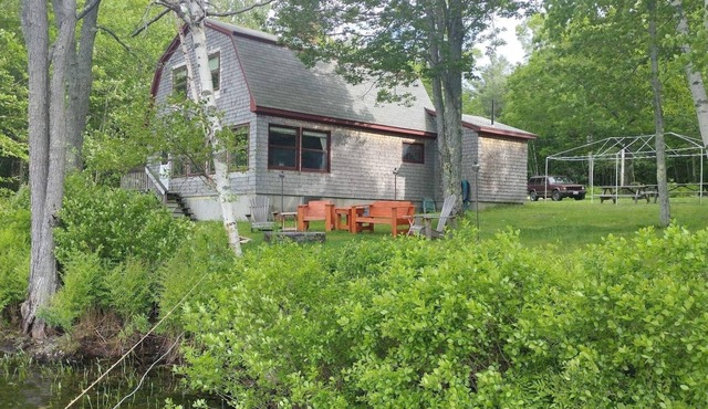 Secluded Lakefront 3-bedroom house in Albany, Maine