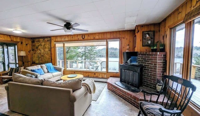 Secluded Oceanfront Cottage in Frenchman Bay