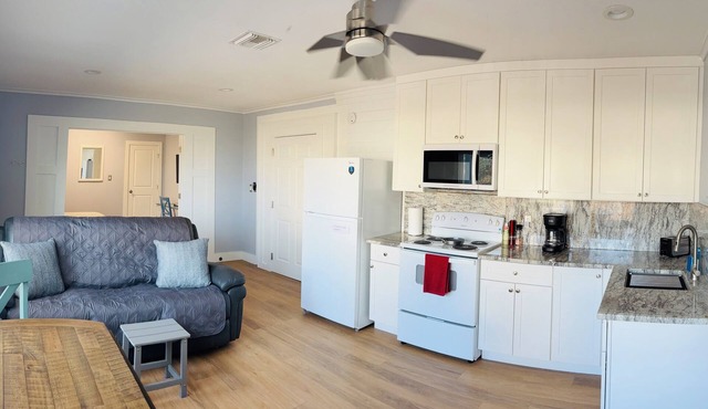 Serene 1-bedroom Cottage with Beach Access! "Where The Coast is Calling!"