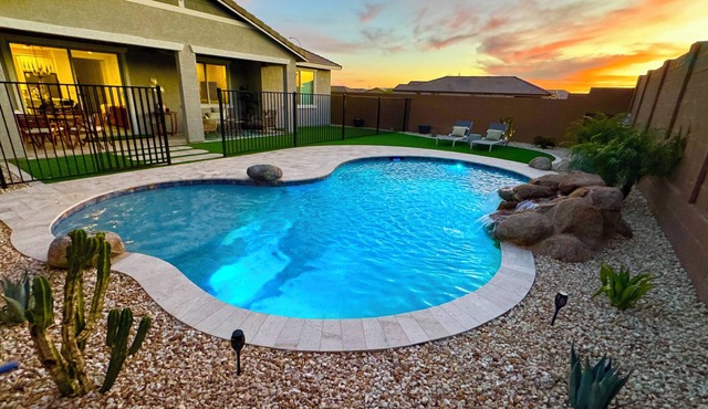 Serene Avondale Oasis: Pool, Hot Tub and Sunset Views Near Phoenix in Tolleson
