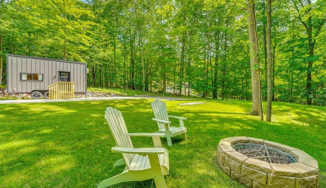 Serene Couple's Escape w/Fire Pit in Mt Pleasant