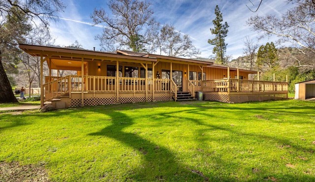 Serene Riverfront Home · Hot Tub + Private River Access – Just 150 Yards Away in Three Rivers