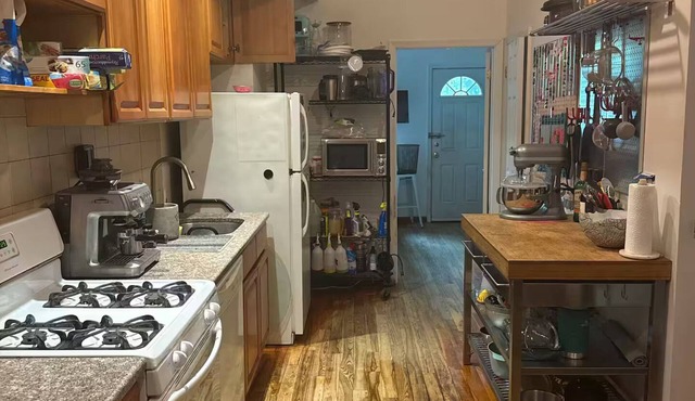Shared Bushwick Duplex Stay – Private Rooms, Near L Train & Artsy Nightlife in Brooklyn