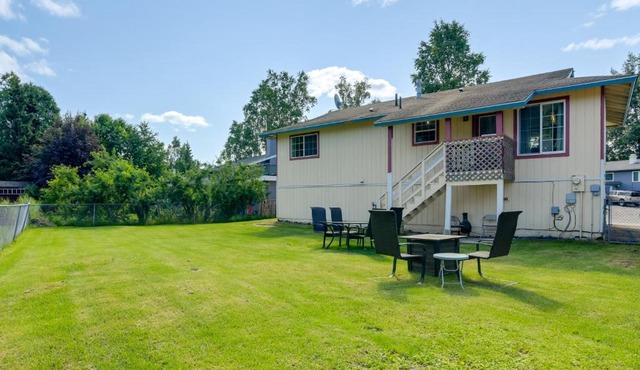 Shared Yard + Fire Pit: Airy Anchorage Apt!