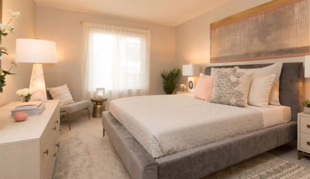 Sharon Green: Bright 3BR Condo