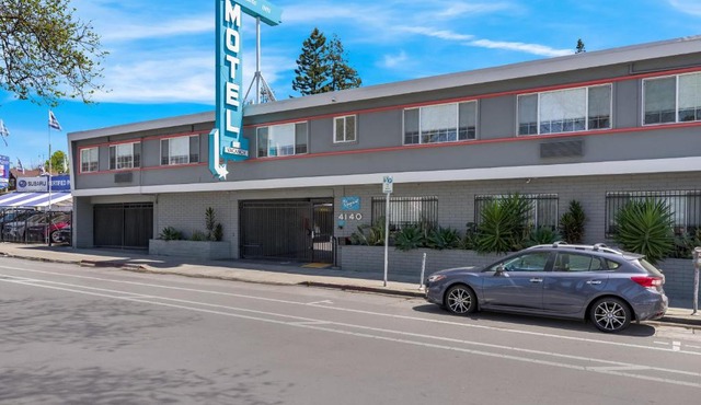 Signature Inn Oakland