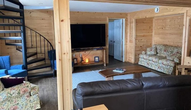 Silver Lining Lakeside Retreat in Holyrood