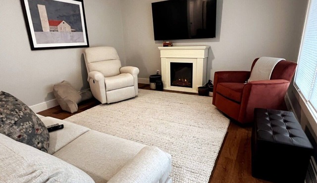 Single-Level 3BR Furnished Rental, Extended Stays Welcome