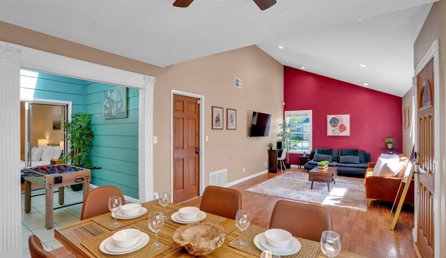Single Level | Free Parking & Wi-fi | Private Yard