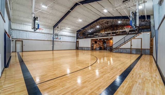 Slab Creek Retreat Indoor Basketball Court Sleeps 36