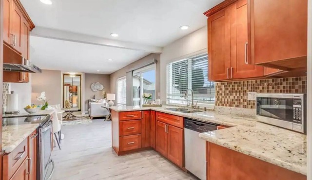 Sleeps 12 ❤️ Spacious ❤️ Quiet Neighborhood