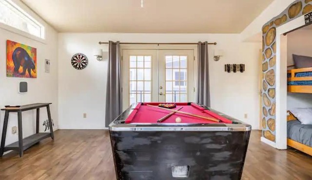 Sleeps 22 Pool table Hot Tub shuffle board darts