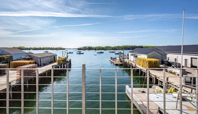 Sloop Days at Naughty Pine, An Oceanfront Retreat