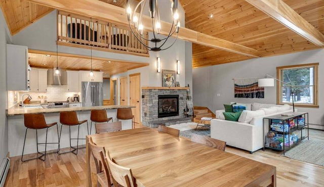 Slopeside Chalet w/Hot Tub, Sauna & Game Room