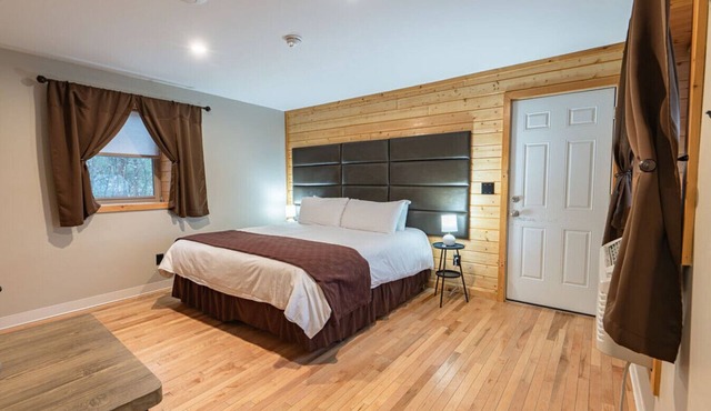 Solo King Room White Mountains Resort