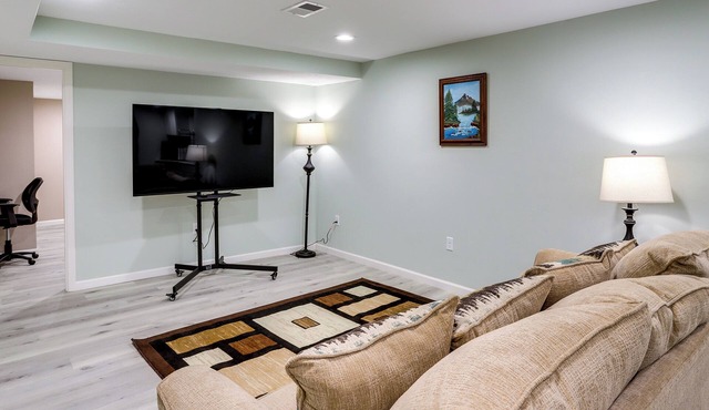 South Bend Area Vacation Rental 8 Mi to Notre Dame in Granger