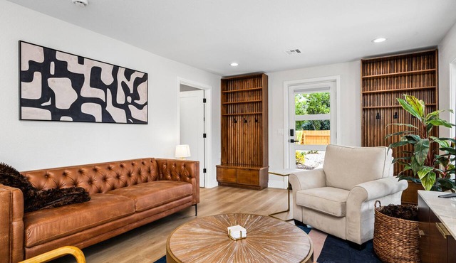 South Campus Modern - Upscale & Walkable to UO, Park & Shops in Eugene