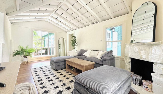 Spacious 1BR/2BA Scenic Garden Home in Central SF with Private Entrance