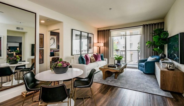 Spacious 2BR Condo in Flats at Cityline