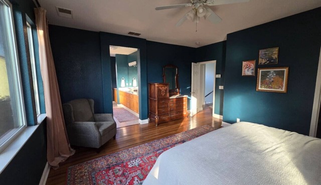 Spacious 2BR Home w/Full Kitchen Option to Expand to 4BR