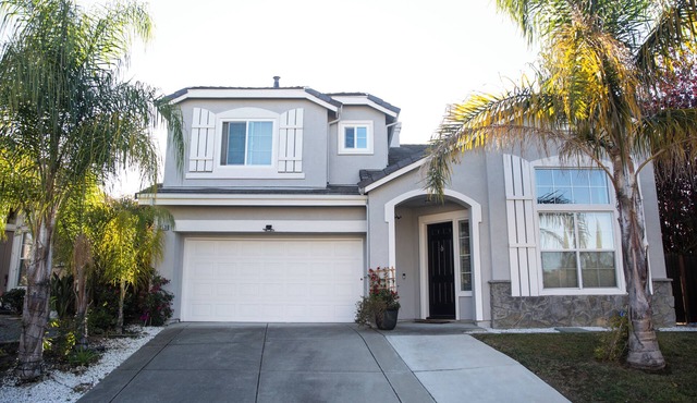 Spacious 4-bedroom house with AC, WiFi in welcoming Castro Valley