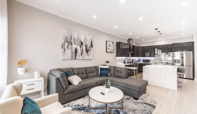Spacious 4-bedroom townhome in tranquil San Francisco with AC